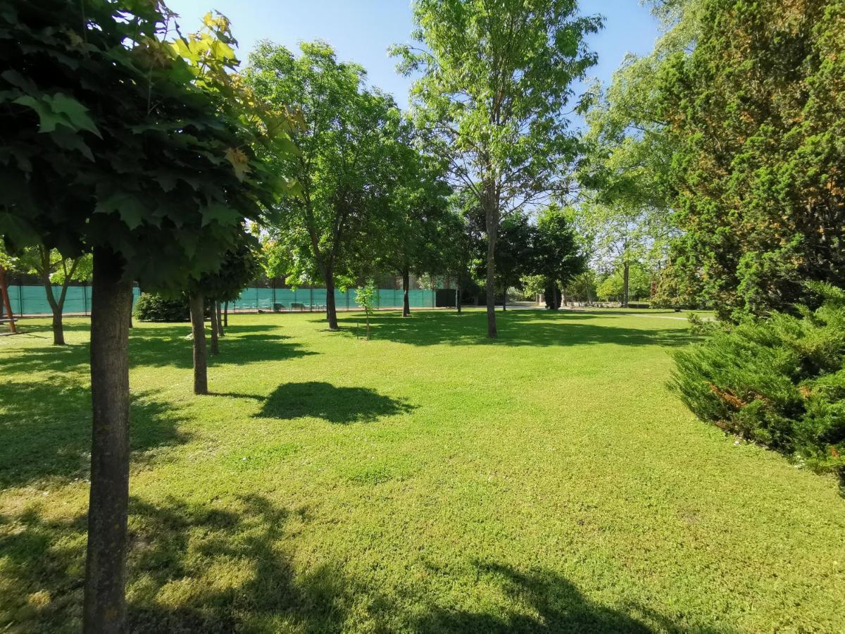 Laguna Panzio Gárdony Buitenkant foto